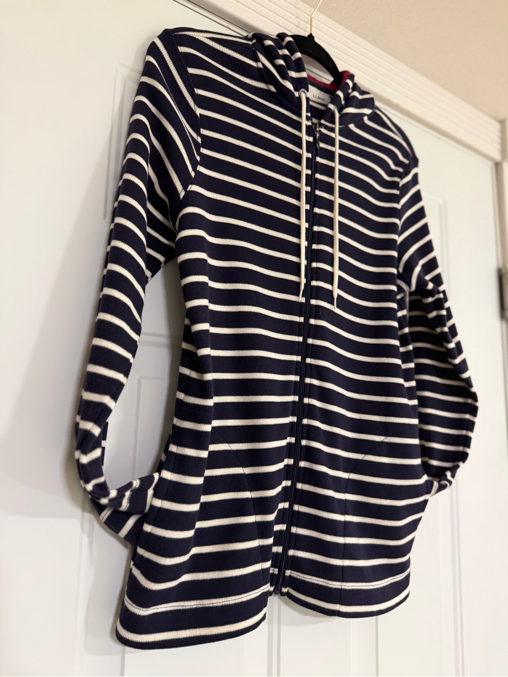 L. L. Bean~Navy/Off-White~Striped~Zip-Up~Knit~Sweater~Hoodie~Long Sleeve~Size M
